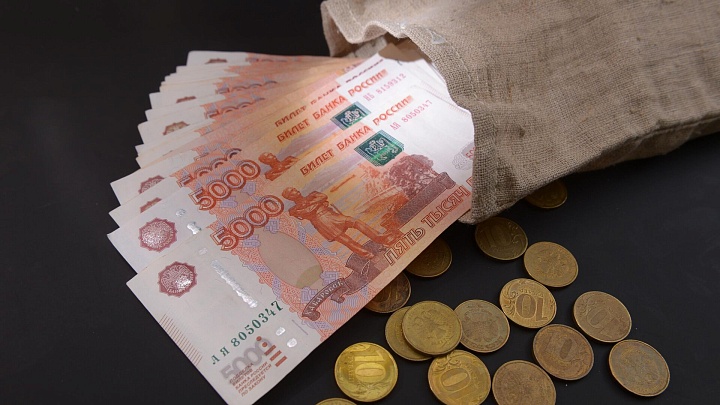 Треть россиян легко соглашается давать деньги в долг, показало исследование