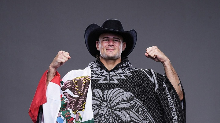 Лопес сломал обе ноги во время поединка с Волкановски