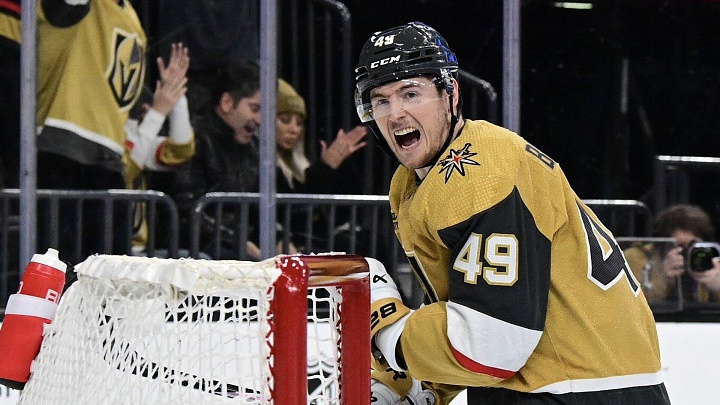 Гол Барбашёва помог "Вегасу" обыграть "Юту" в первом матче плей-офф НХЛ