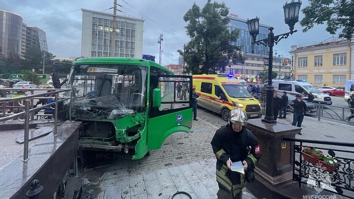 СК сообщил детали о водителе автобуса, наехавшем на людей в Екатеринбурге