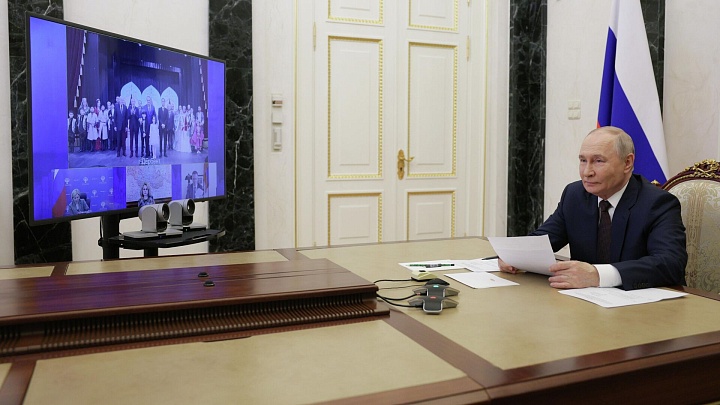 Путин пожелал труппе Азербайджанского театра в Дербенте успехов