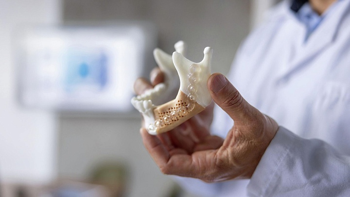 Ростовские ученые предложили основу для имплантатов, превращающихся в кость