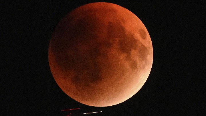 Затмение Луны показало, что в земной атмосфере присутствует много аэрозолей